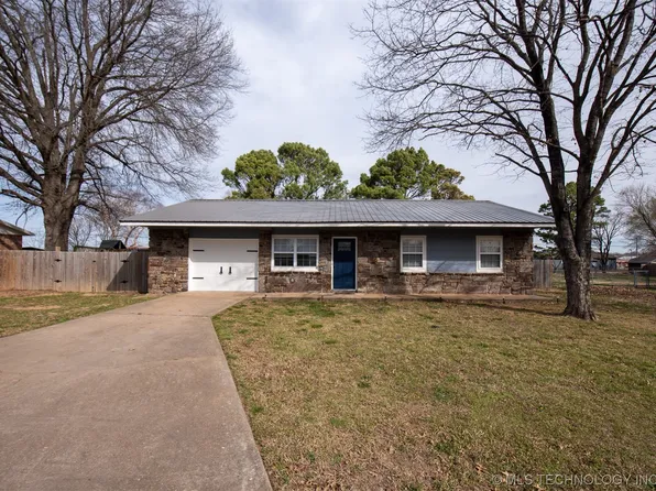 1005 W Walnut St, Stilwell, OK 74960