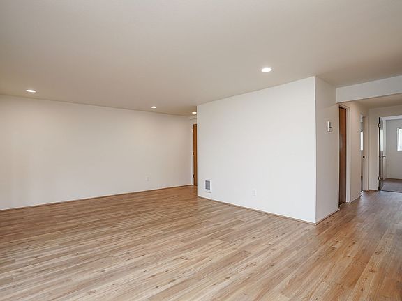 5th image of 2106-2112 N Fife St #10