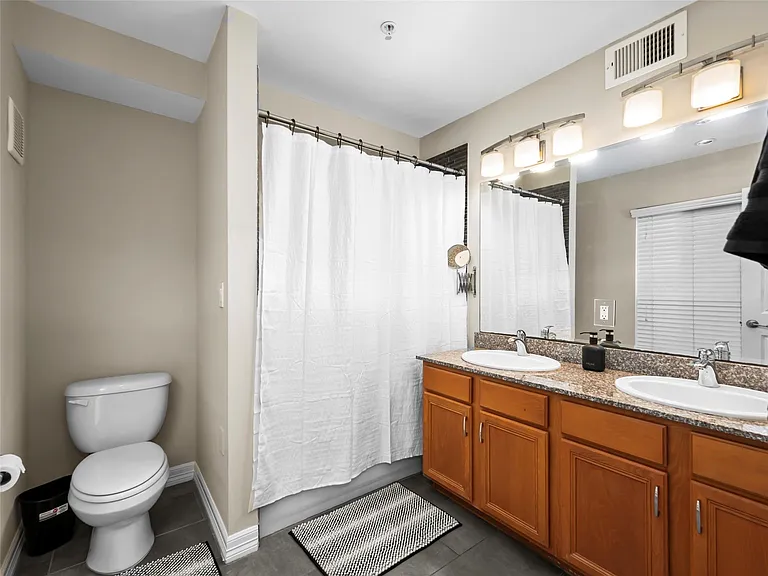3501 Chenevert St #22 — Photo 16
