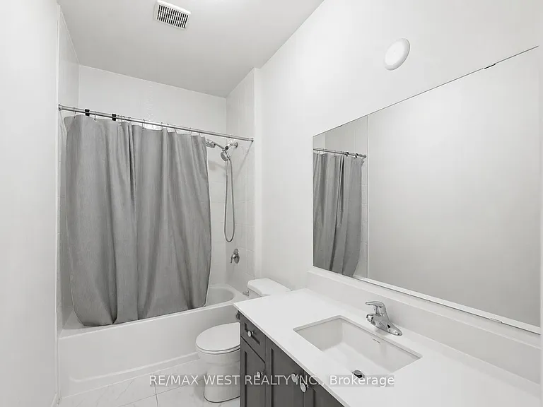 55 Holyrood Cres — Photo 25