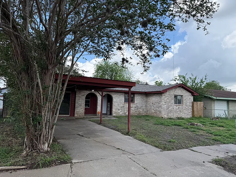 703 Hereford Dr — Photo 3