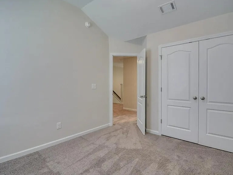 305 Norwich Dr — Photo 28