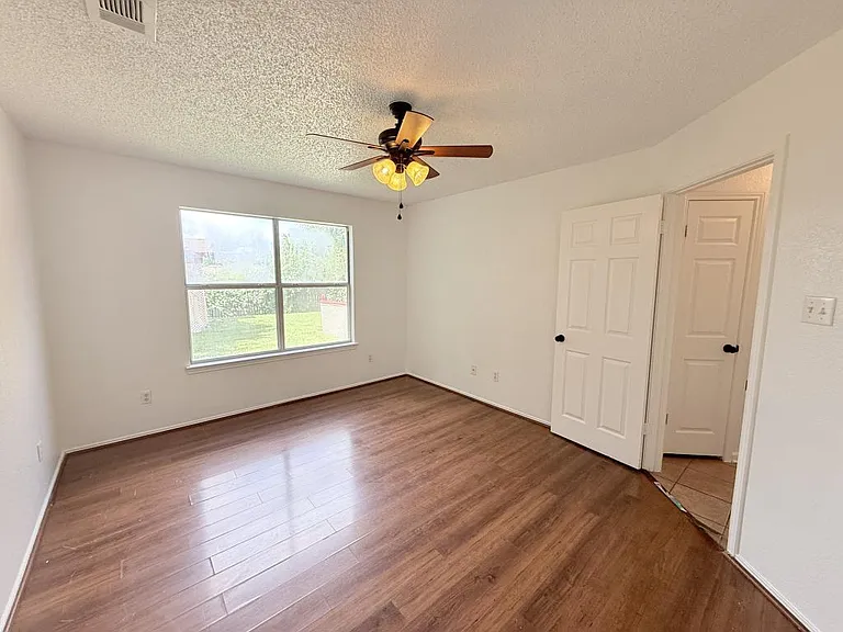 2302 Tracey Ann Ln — Photo 18