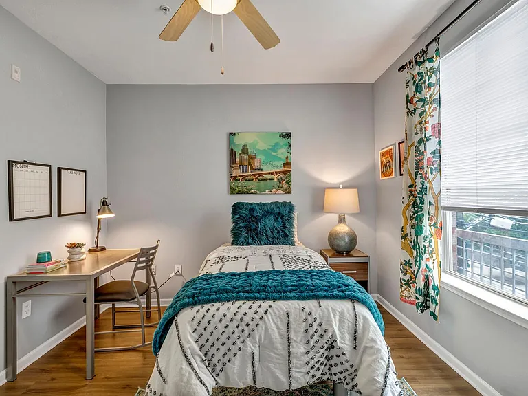 The Quarters Sterling House (Student Housing - Rent by the Bed) — Photo 11