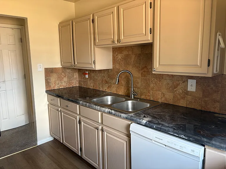 1222 Christine St NE — Photo 7