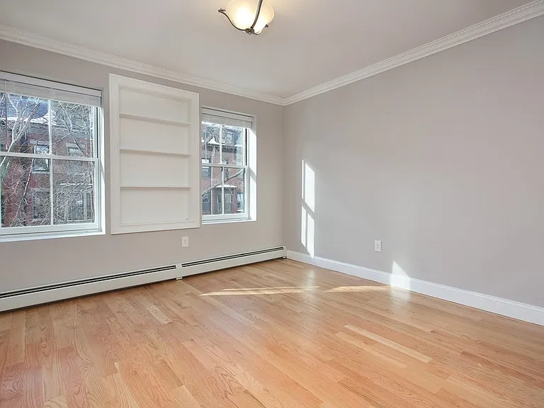 205 W Springfield St #2 — Photo 1