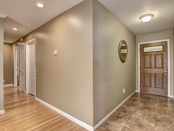 4th image of 2605 Loyola Dr