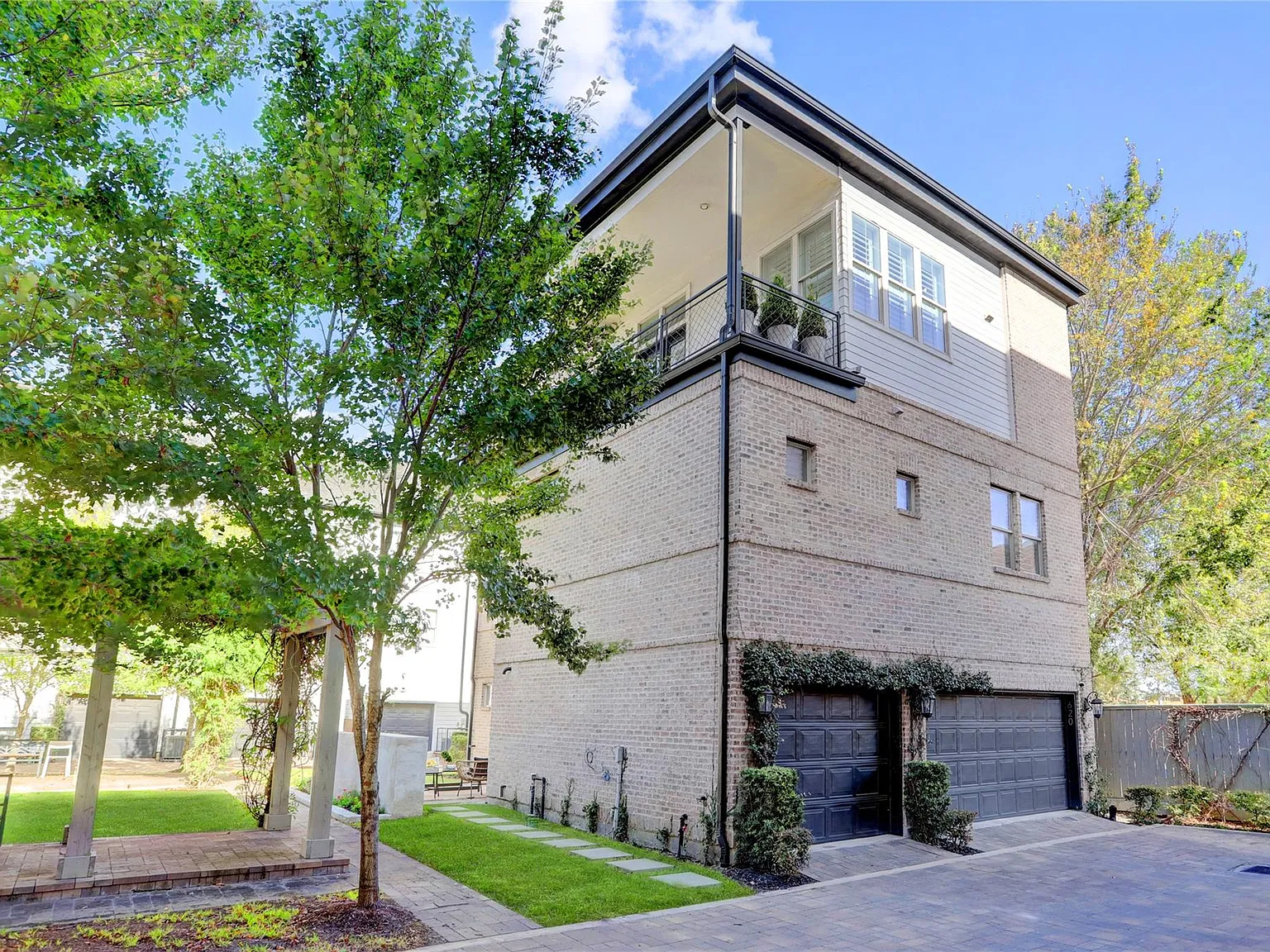 3 bed, 3.5 bath, 2458 sqft, $3,800 — Photo 1