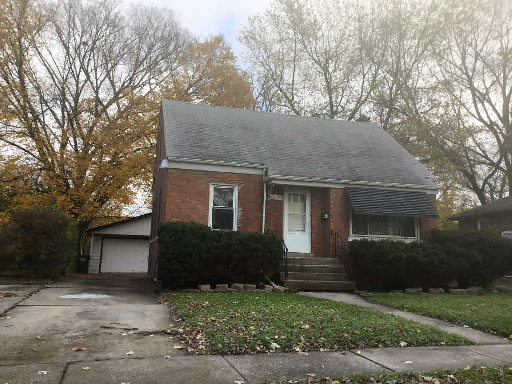 14123 Manor Ave photo 1