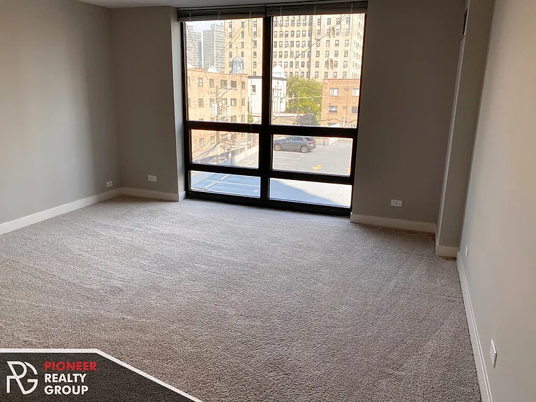 2557 N Clark St #2555-304 — Photo 6