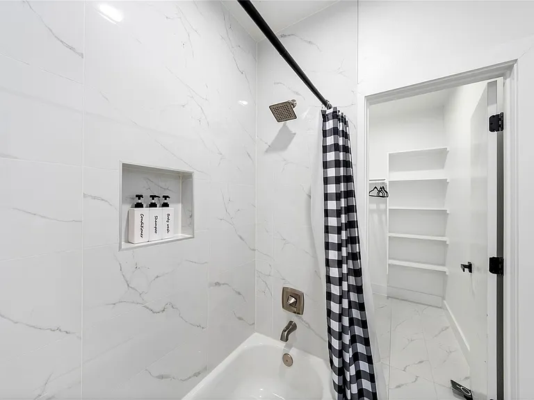3010 Delano St — Photo 20