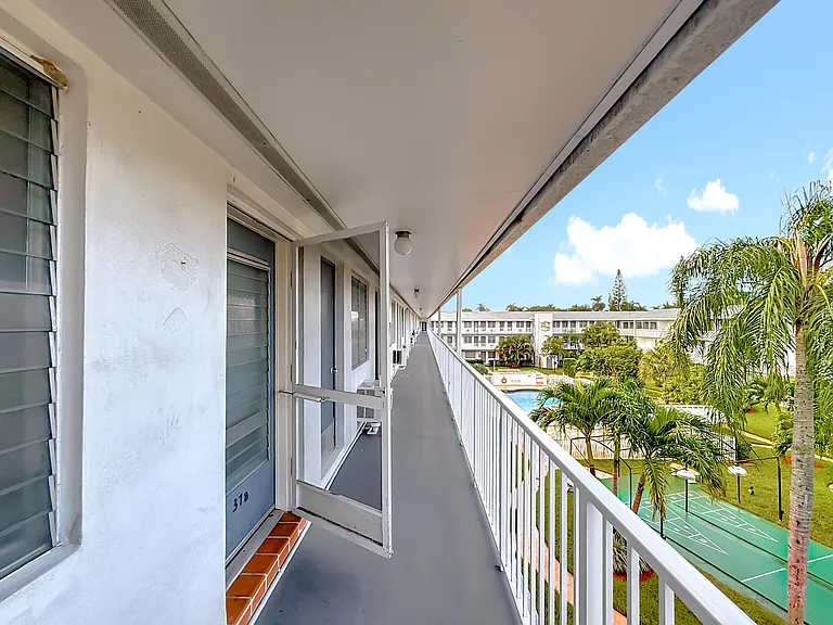15610 NE 6th Ave #37B — Photo 9