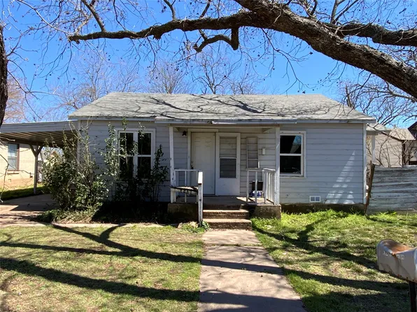 204 S Williams Dr, Comanche, TX 76442