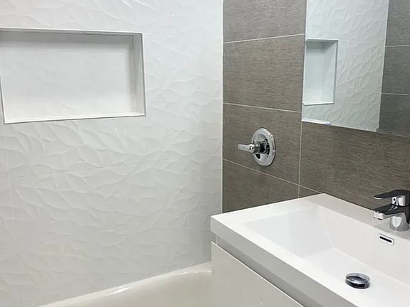 5th image of 192 Nassau Ave APT 2