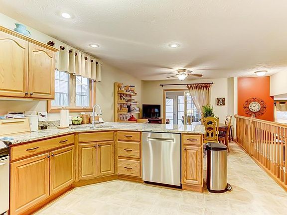 4th image of 2718 Chatham Dr