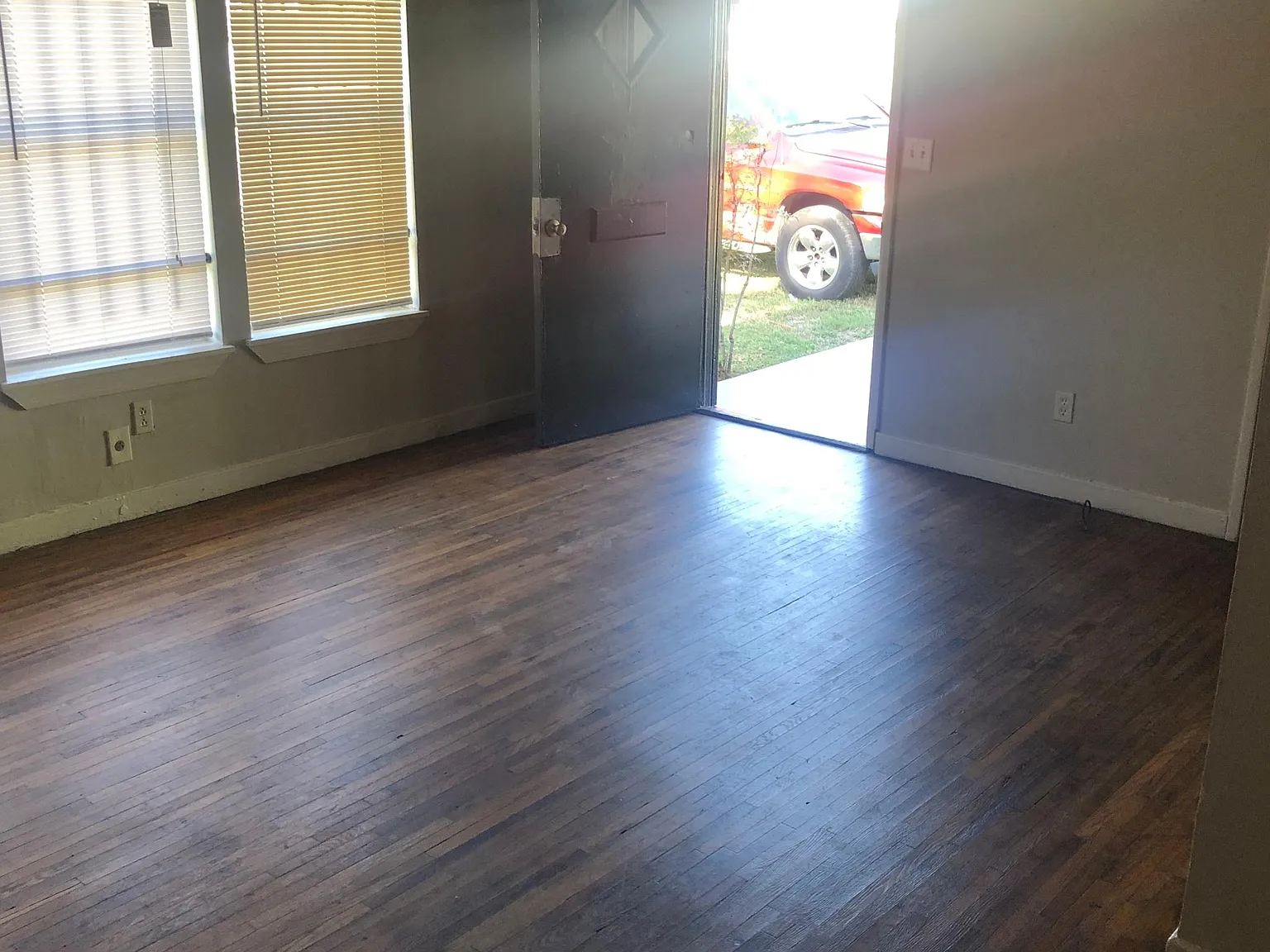 110 18th Way SW — Photo 3
