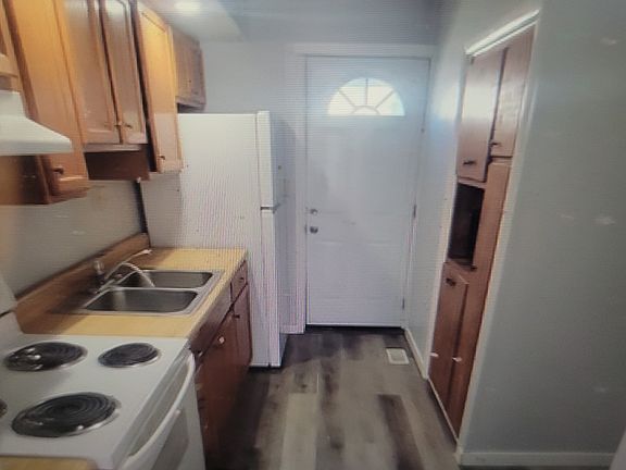 3rd image of 127 W 8th St