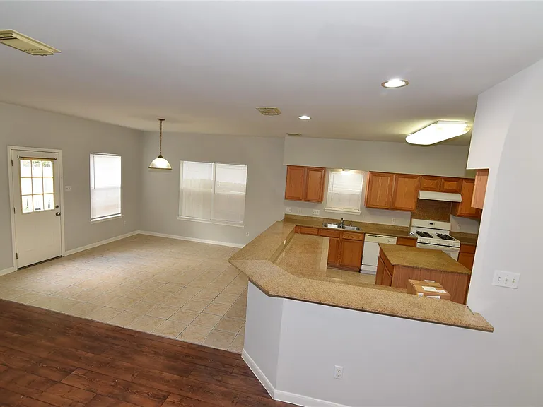 6807 Turtlewood Dr — Photo 8