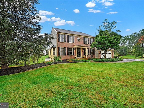2nd image of 2605 Lakeview Ct