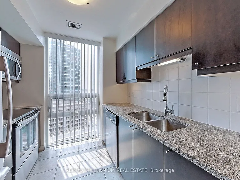 25 Lower Simcoe St #1508 — Photo 17