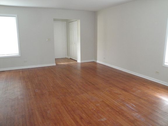 3rd image of 1493 Andover Dr
