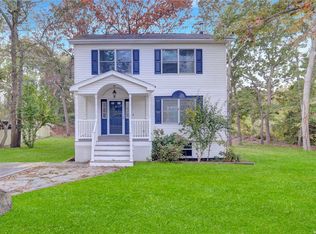 10 Cleveland Ave, Coram, NY 11727