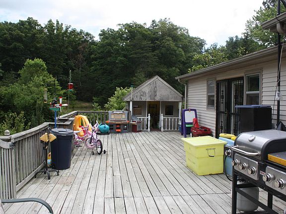 3rd image of 425 Millers Dr