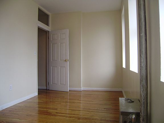 2nd image of 1721 Lexington Ave APT 2