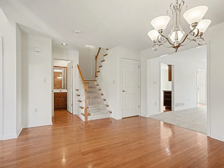5050 Mendenhall Dr — Photo 5