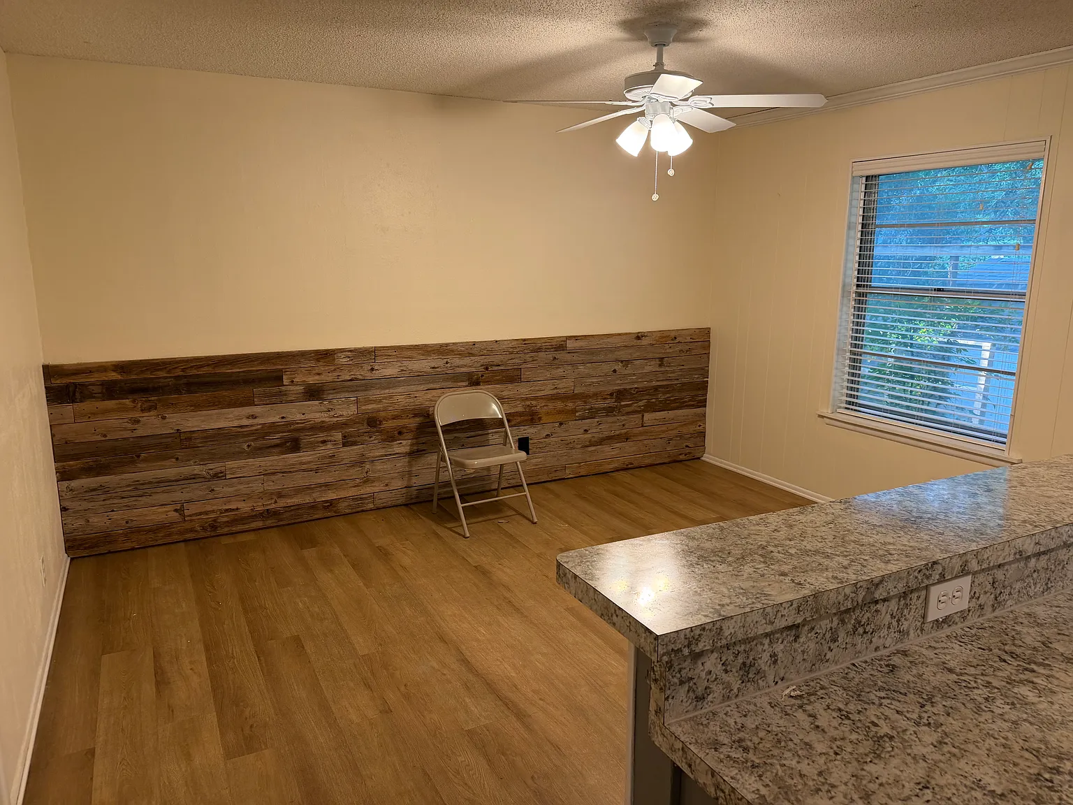 3 bed, 2005 sqft, $1,995 — Photo 3