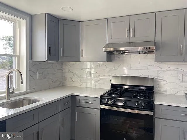 4 bed, 1880 sqft, $2,850 — Photo 3