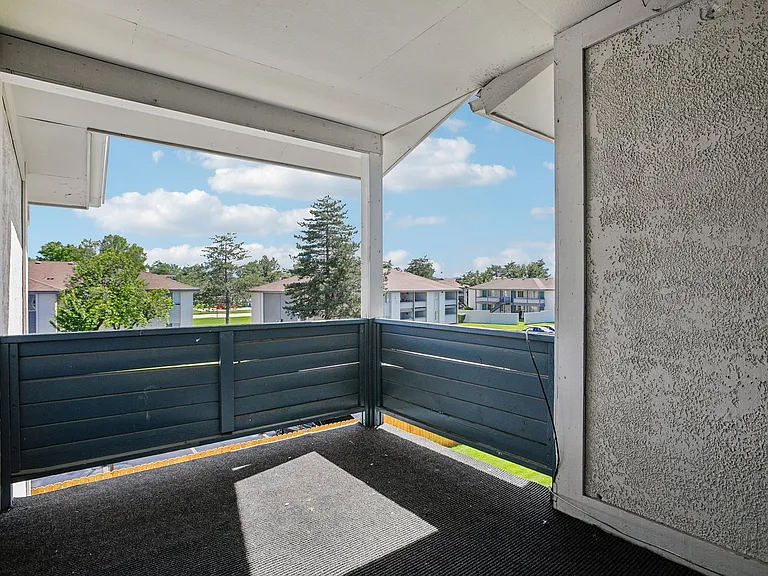 Brighton Place Apartments — Photo 91