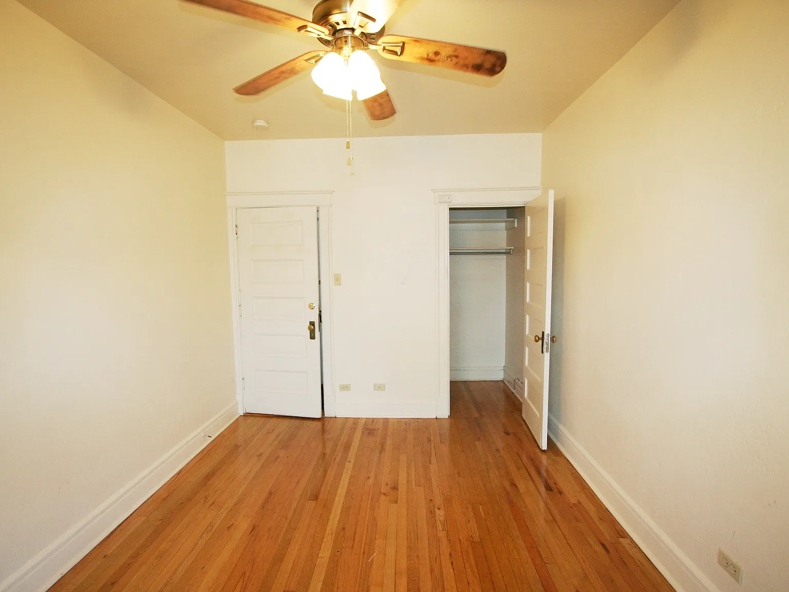 Studio, 300 sqft, $1,050 — Photo 3