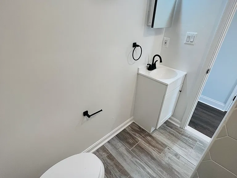 Unit #2: 2nd Floor Bathroom