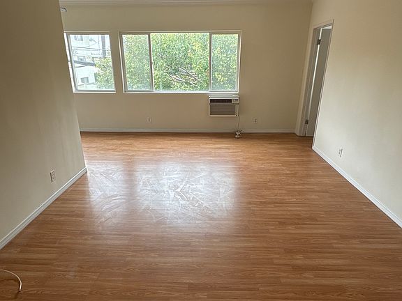 4th image of 1280 S Barrington Ave APT 18