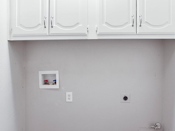5th image of 504 Sierra Dr