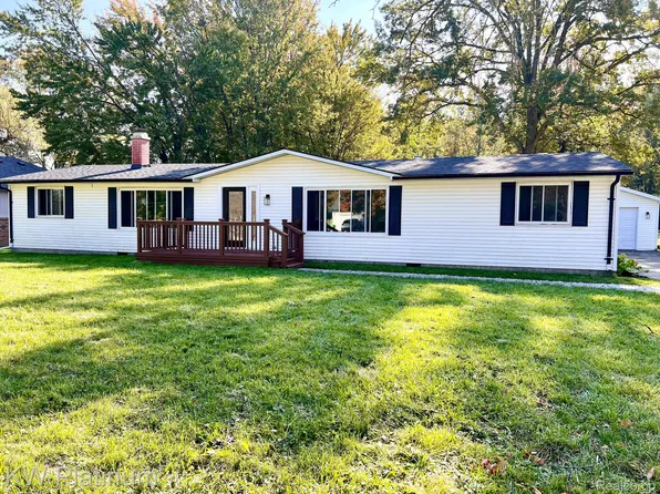 26740 Alray St, Chesterfield, MI 48051