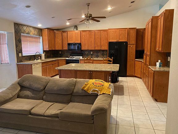 3rd image of 3143 Golfwood Ct