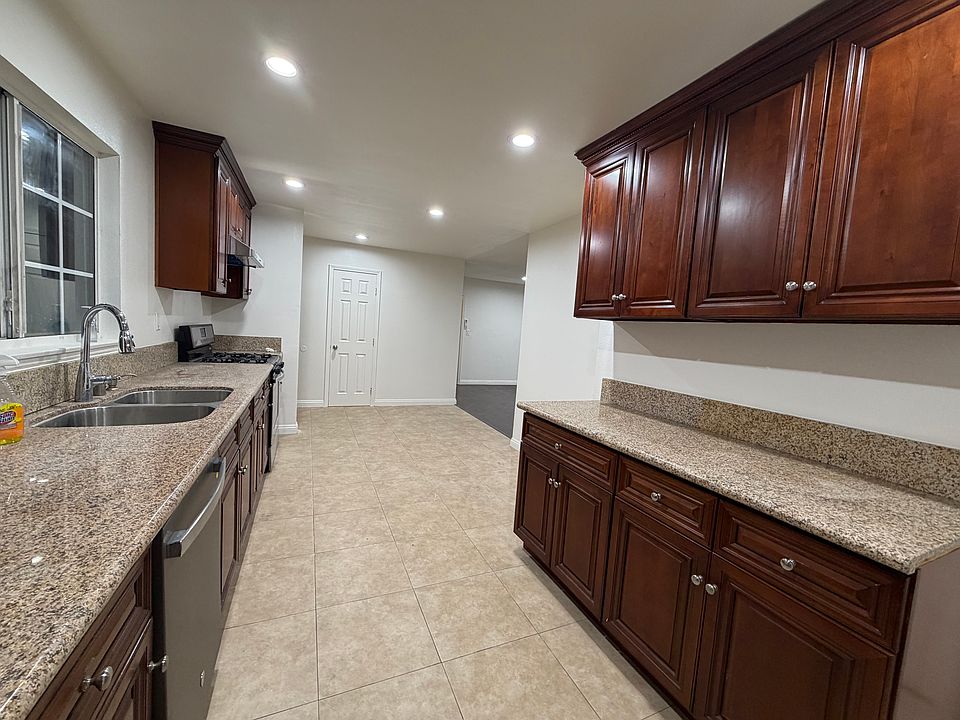 1st image of 10410 Miranda Ave