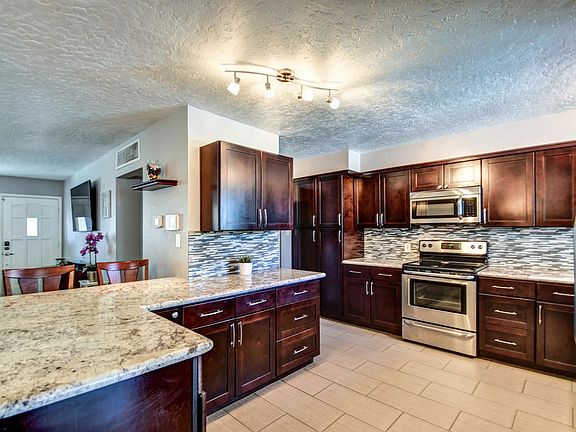 3rd image of 4839 E Granada Rd