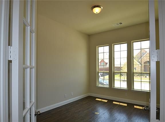 4th image of 2773 Crescent Lake Dr