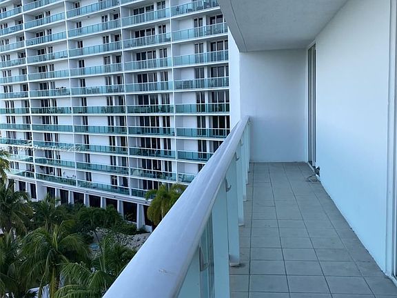 2nd image of 100 Bayview Dr APT 618