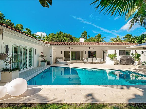 3rd image of 375 Harbor Ct