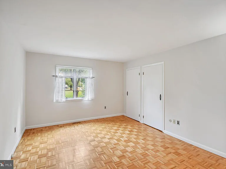 238 Varsity Ave — Photo 6