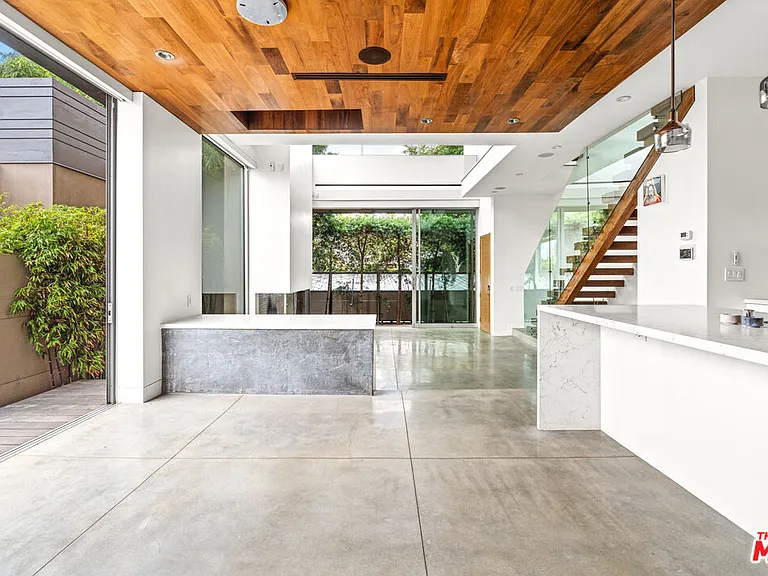 524 Rialto Ave — Photo 14