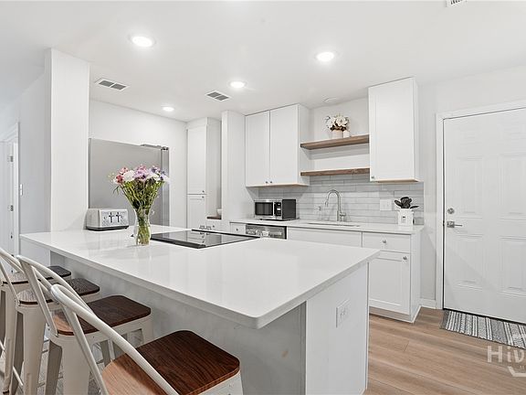3rd image of 202 Sunderland Drive