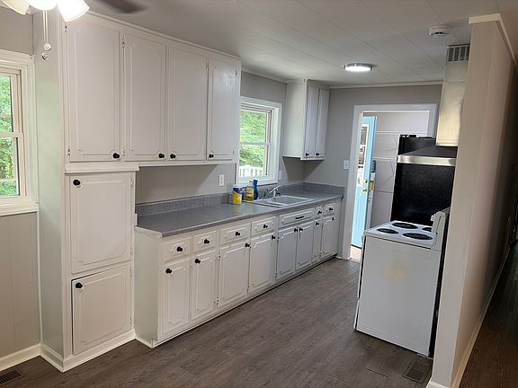 5th image of 708 32nd St SE