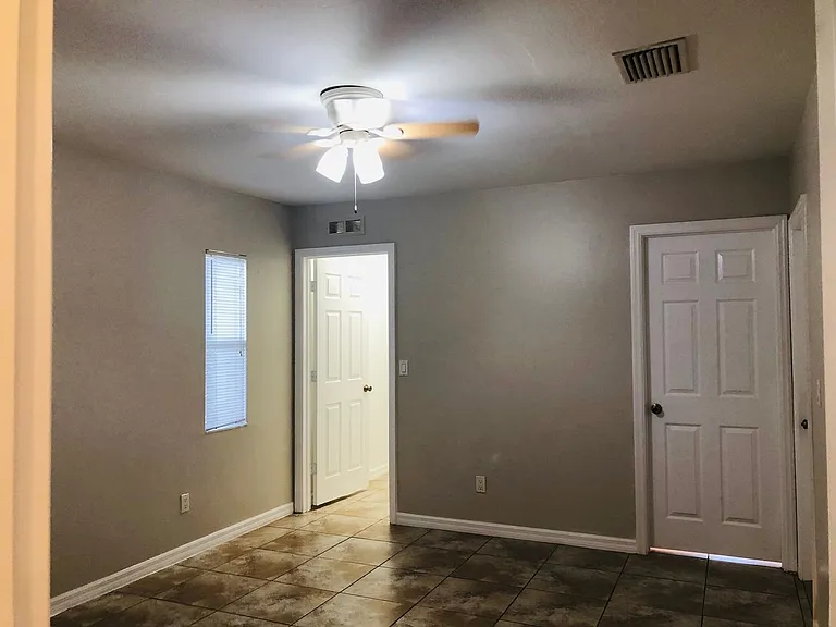 1031 SE 24th Ave — Photo 15