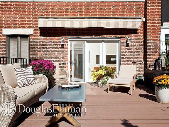 3rd image of 18 W 74th St Unit Penthouse