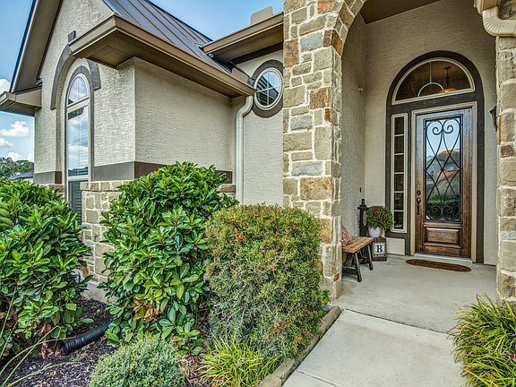3rd image of 874 Lorikeet Ln